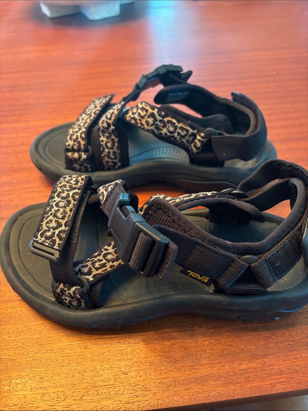 Womens leopard tevas - Picture 2 of 8